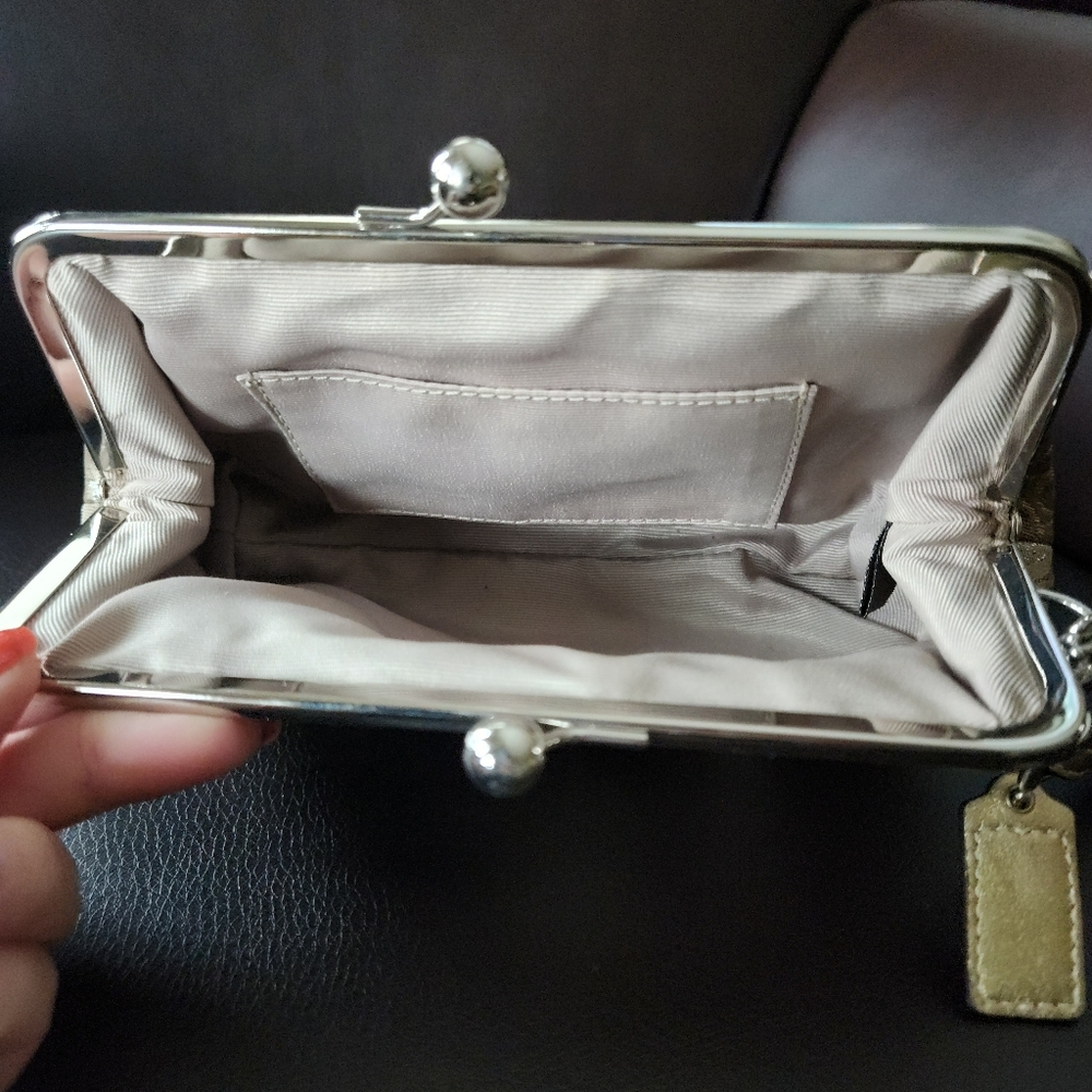 NWOT Coach Gold & Silver Optic Signature Metallic Kisslock Clutch Wristlet - Picture 13 of 15